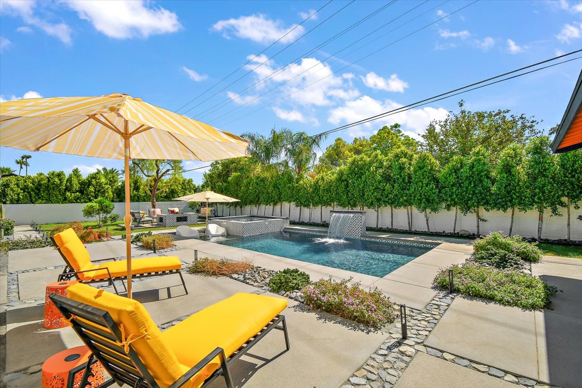 Resort-Style Pool & Spa - Palm Springs