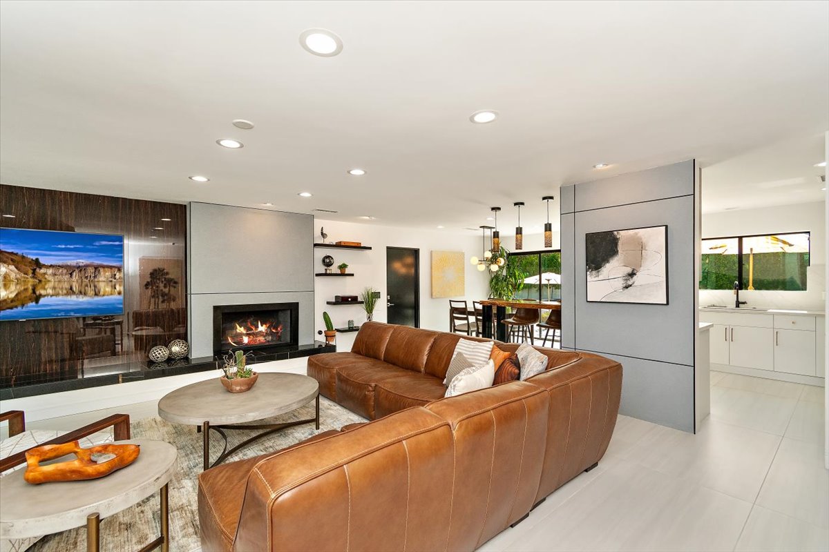 Modern Living Renovation - Palm Springs (image 3)